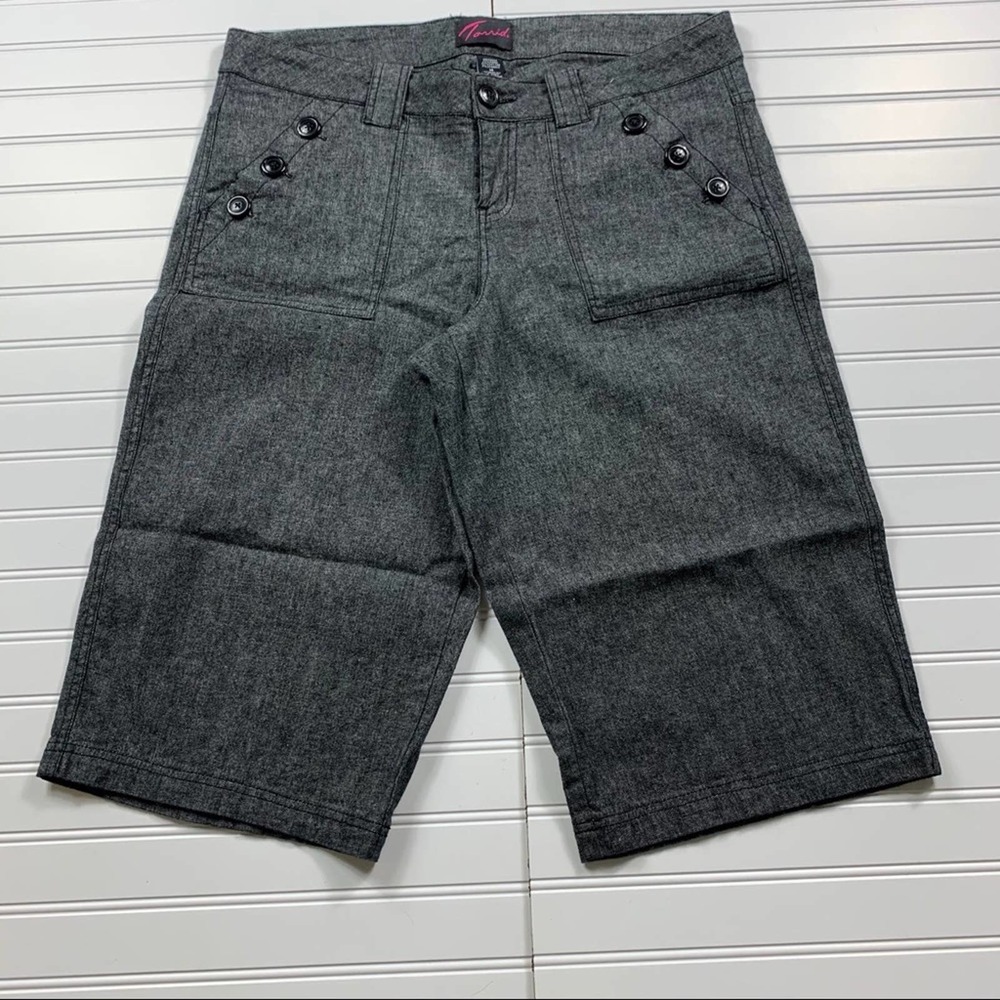🌵Torrid Bermuda Shorts Gray Womens 14 Button